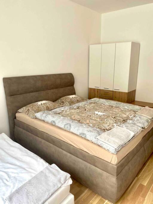 Spacious 2Br Apartment 6Min From Prague Castle! Екстер'єр фото